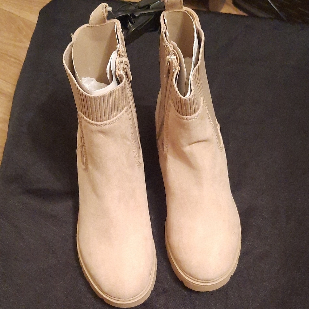 Womens Size 9 No Boundaries Beige Ankle Boots New With Tags Side Zipper - Picture 2 of 7